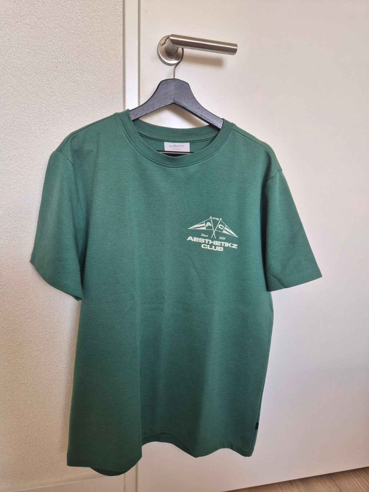 Daily Aesthetikz T-shirt Groen Maat M., Kleding | Heren, T-shirts, Maat 52/54 (L), Aesthetikz Club, Ophalen of Verzenden, Zo goed als nieuw