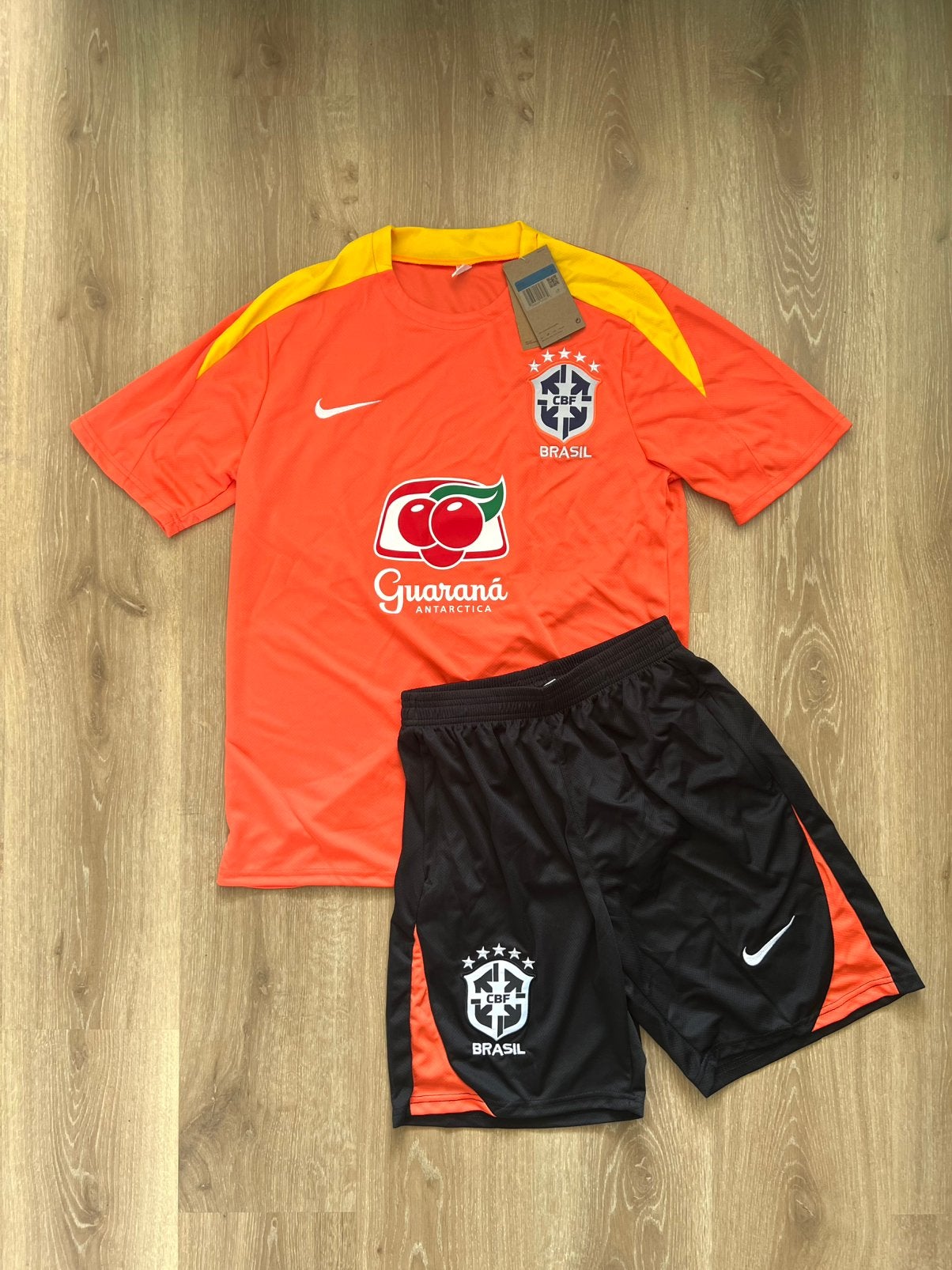 Brazilië trainingsset oranje Maat M, Maat 48/50 (M), Nieuw, Oranje, Ophalen of Verzenden