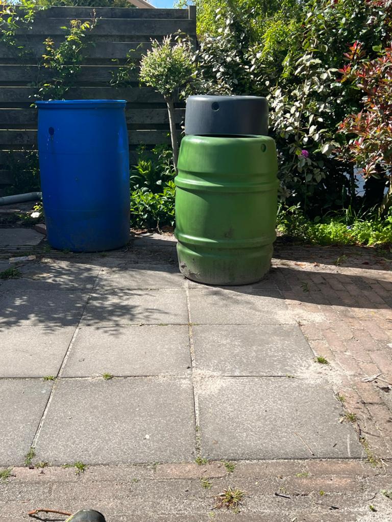 Regentonnen (2 stuks) - Blauw en Groen, 150 liter of meer, Ophalen of Verzenden, Zo goed als nieuw, Kunststof