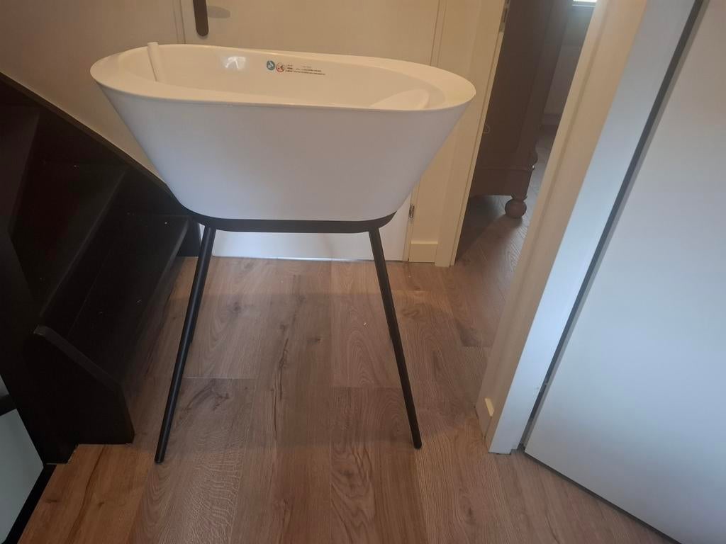 Wetoo badje met standaard, badinzet en slang, Kinderen en Baby's, Badjes en Verzorging, Ophalen, Zo goed als nieuw, Badje, Bébé-jou