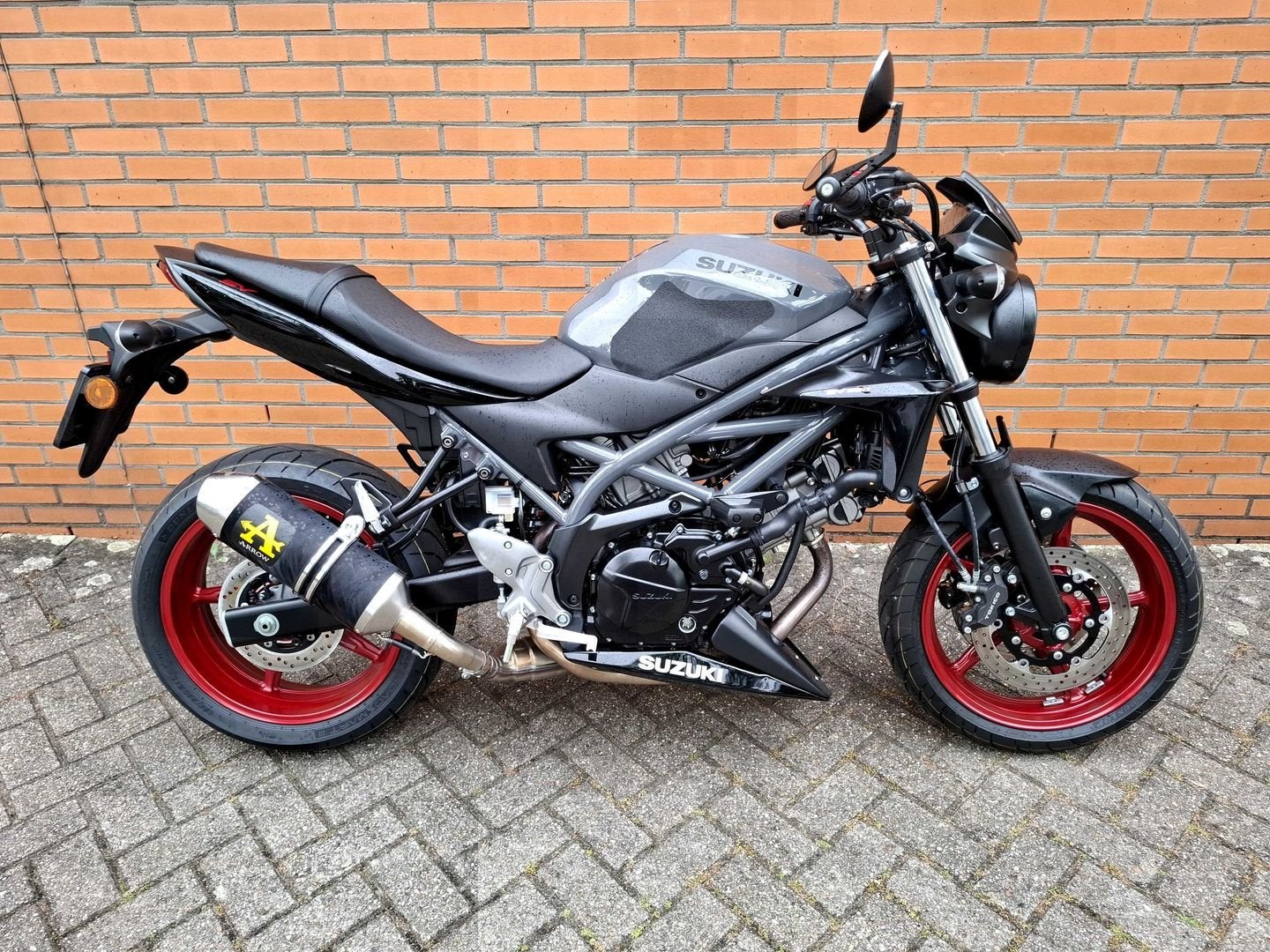 SUZUKI SV 650 N ABS (bj 2025) SV650 fabrieksgarantie Arrow, Motorrijbewijs A, Bedrijf, Onbekend, Meer dan 35 kW