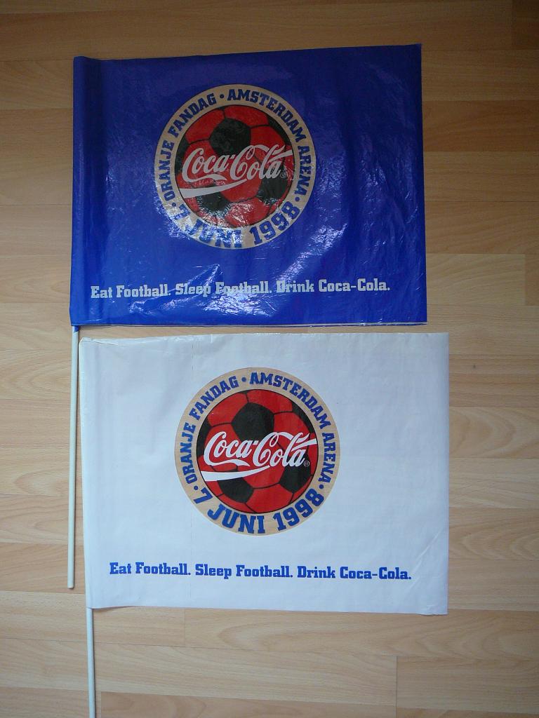 2 vlaggetjes coca-cola oranje fandag amsterdam arena juni 19, Verzamelen, Merken en Reclamevoorwerpen, Ophalen of Verzenden, Overige typen