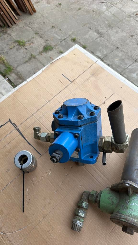 Te koop hydrauliek pomp met filter en koppeling, Ophalen