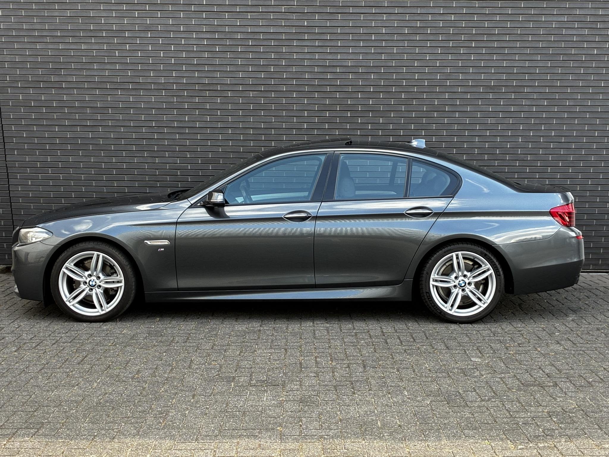 BMW 5-serie Sedan 520i High Executive M Sport Pakket Automaa, Auto's, BMW, Automaat, Achterwielaandrijving, Gebruikt, 4 cilinders