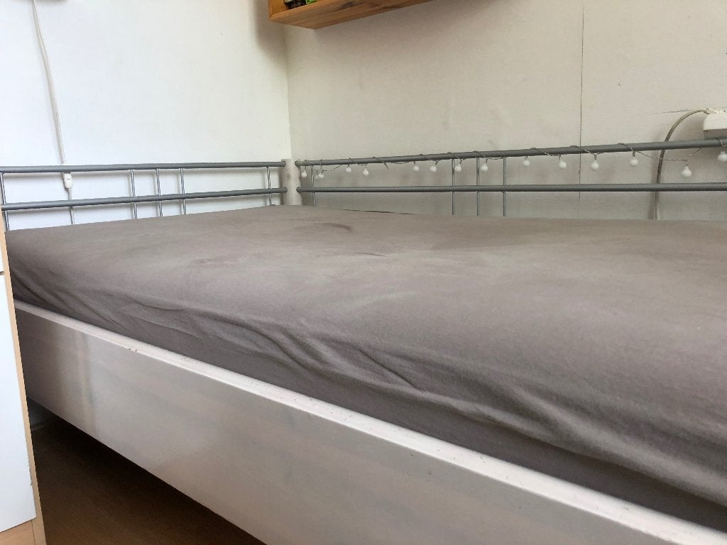 Flexa kinder/ tienerbed whitewash met metaal 90x200, Ophalen, 85 tot 100 cm, Gebruikt, Lattenbodem