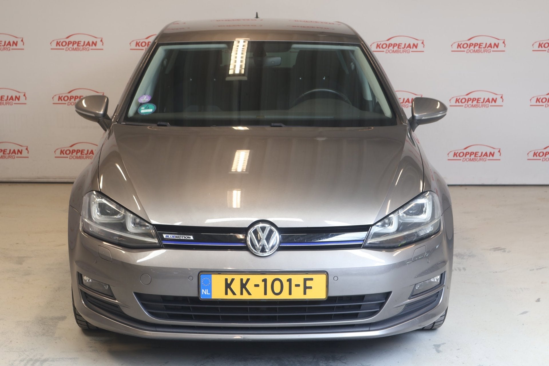Volkswagen Golf 1.0 TSI Connected Series NL auto, Carplay, A, Stof, Gebruikt, 23 km/l, Origineel Nederlands