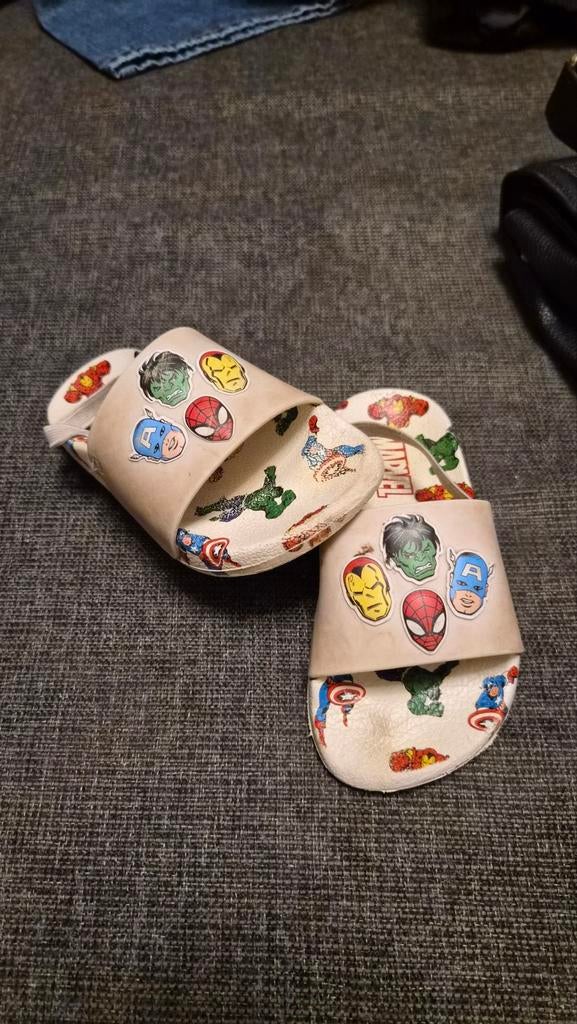 Marvel Avengers Slippers Maat 27, Kinderen en Baby's, Kinderkleding | Schoenen en Sokken, Gebruikt, Overige typen, Ophalen of Verzenden
