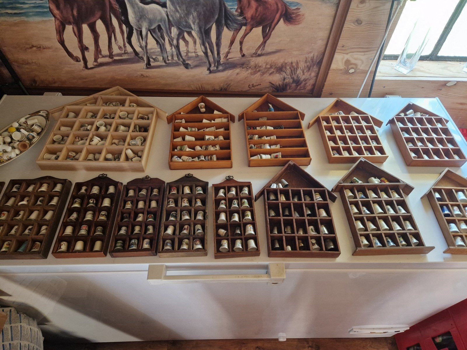 Grote verzameling vingerhoed(200+ ) incl. 11 vitrinekastjes, Verzamelen, Ophalen of Verzenden, Zo goed als nieuw