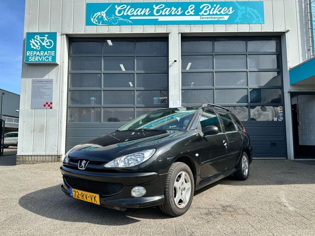 Peugeot 206 1.4 Air-line 2 (bj 2005), Auto's, Peugeot, Voorwielaandrijving, 4 cilinders, Zwart, Bedrijf