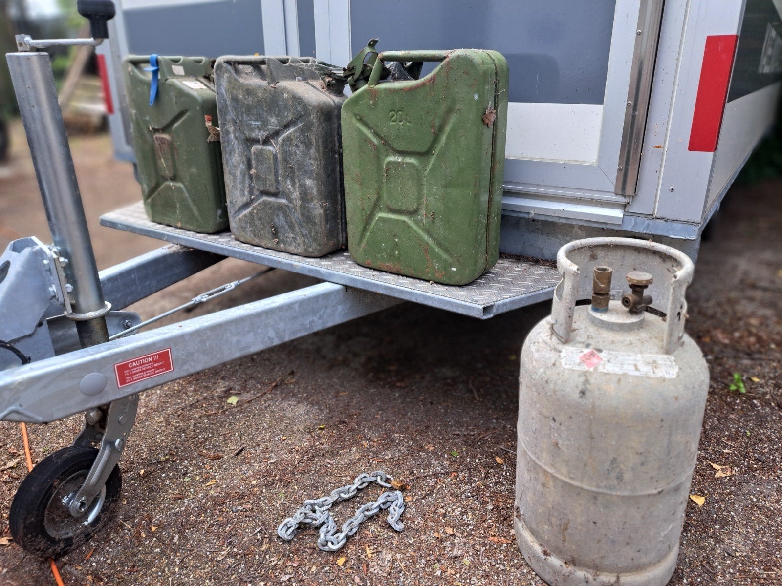 metalen jerrycan en hervulbare gasfles, Ophalen, Gebruikt