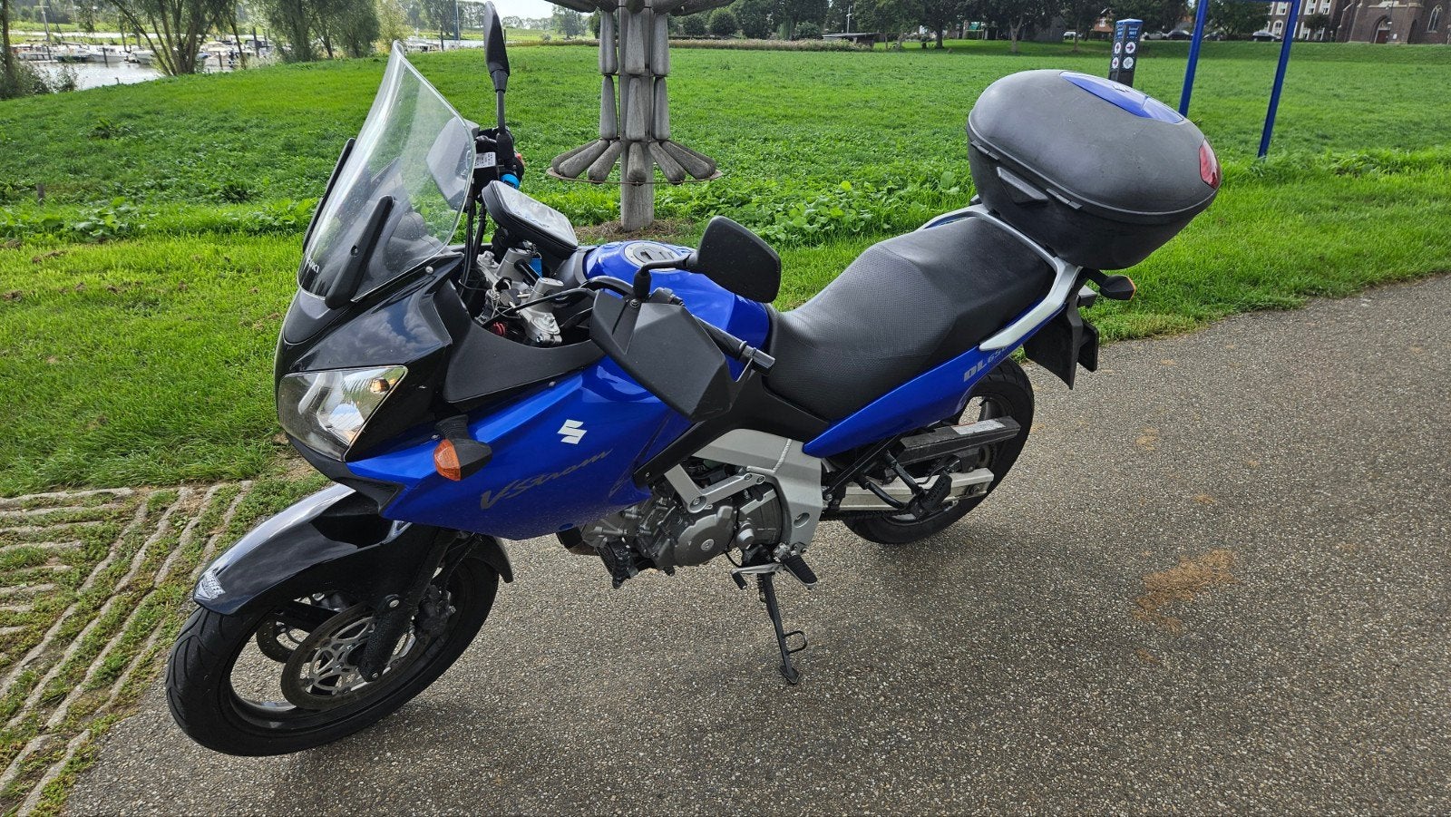 Suzuki V-Strom DL650 - Blauw - Inclusief topkoffer, 2 cilinders, Gebruikt, Particulier, Meer dan 35 kW