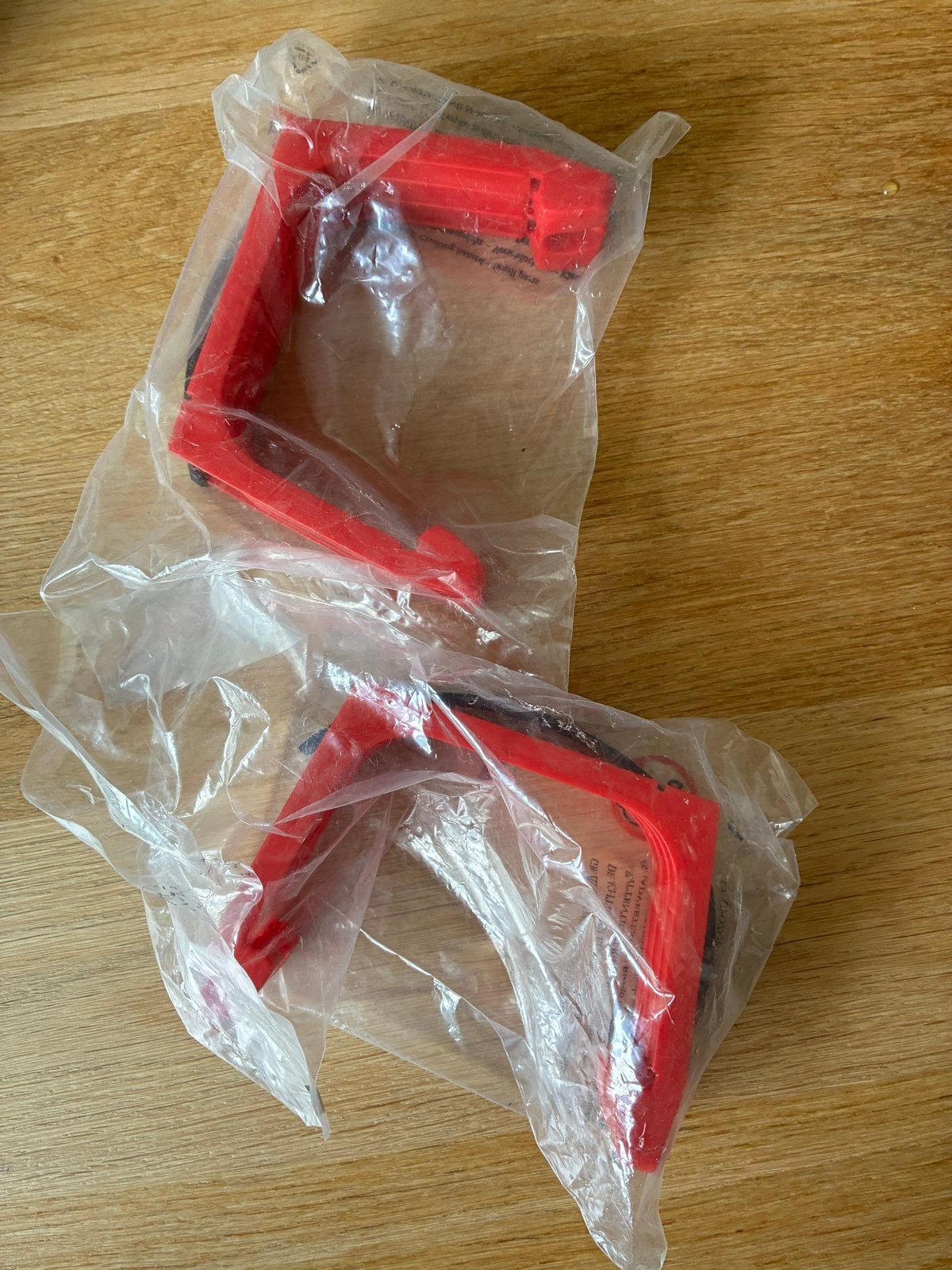 2x Nieuwe rode plastic klemmen voor waterbaan aquaplay, Kinderen en Baby's, Speelgoed | Buiten | Los speelgoed, Ophalen of Verzenden