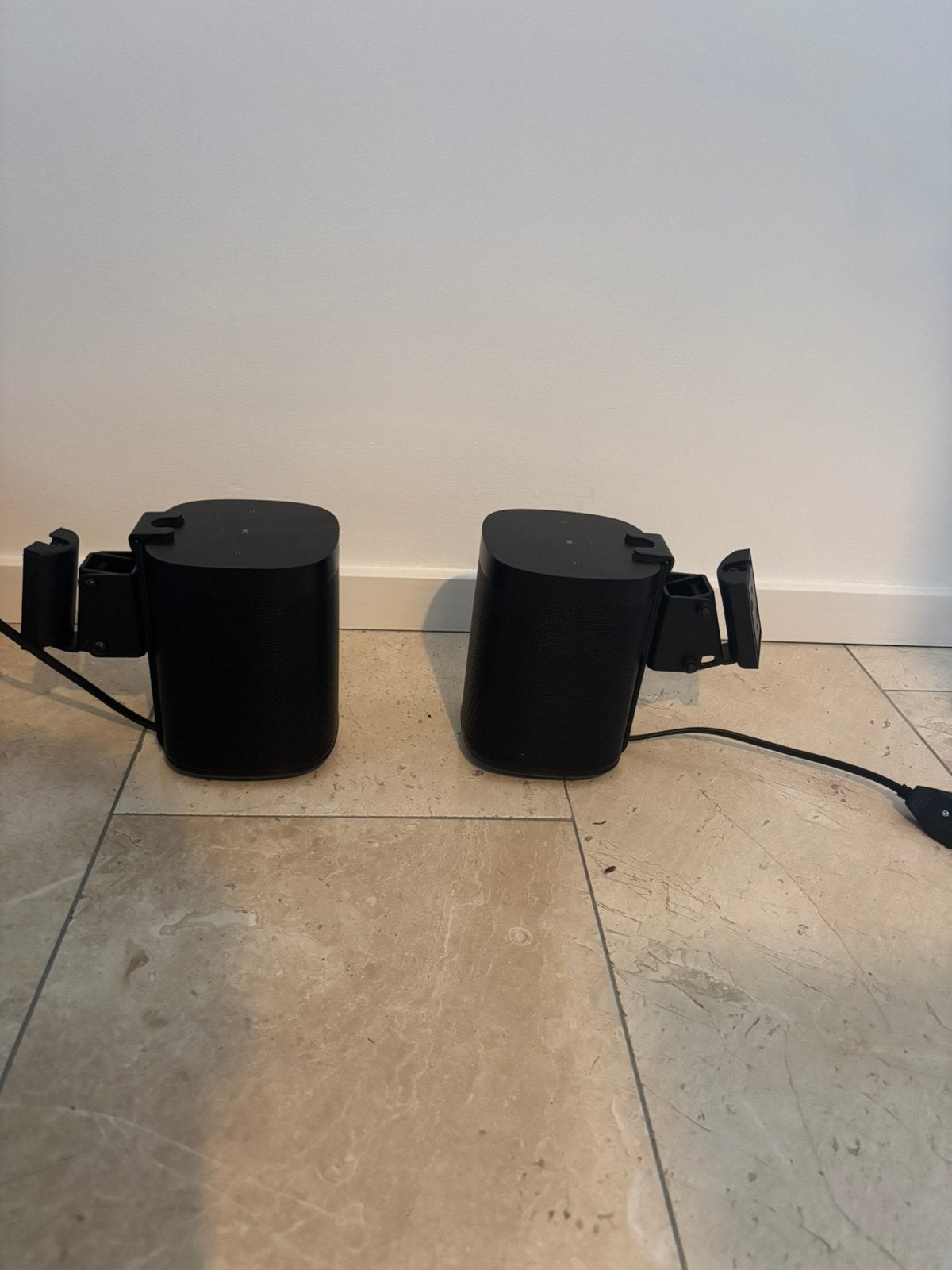 Foto 3 van 2x Sonos One Zwart + Muurbeugels | Luidspreker Incl Garantie