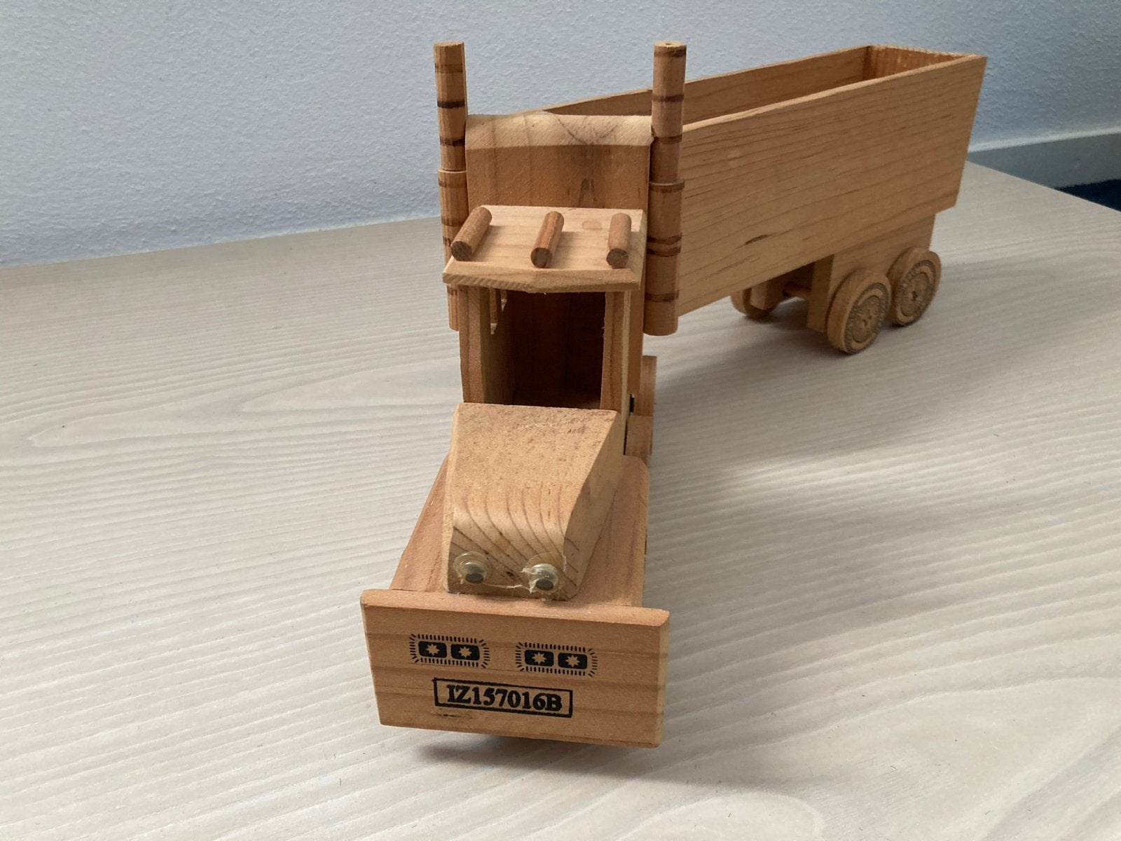 Houten vrachtwagen met aanhanger - 44,5 cm, Ophalen of Verzenden, Nieuw, Duw- of Trekspeelgoed