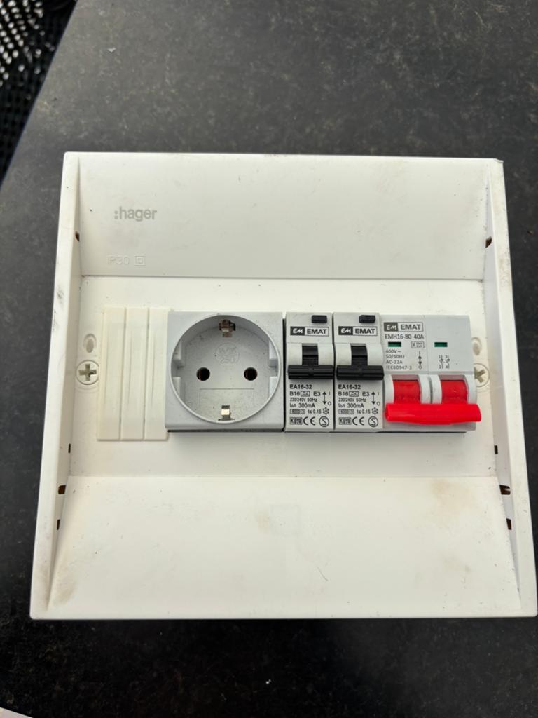 Te koop klein stoppen / aardlekschakelaar kastje zie foto, Ophalen of Verzenden, Zo goed als nieuw, Schakelaar