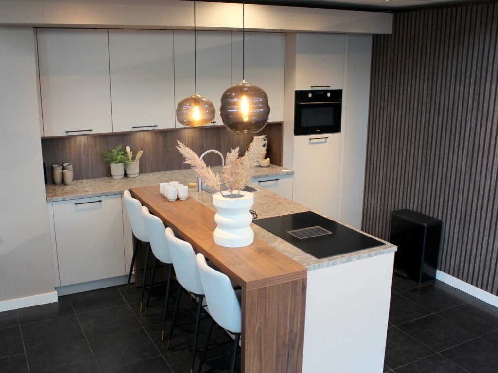 HU4 – Häcker Concept130 schiereilandkeuken met bar, Ophalen, Info@)haecker-kuechen.de, Overige kleuren, Nieuw