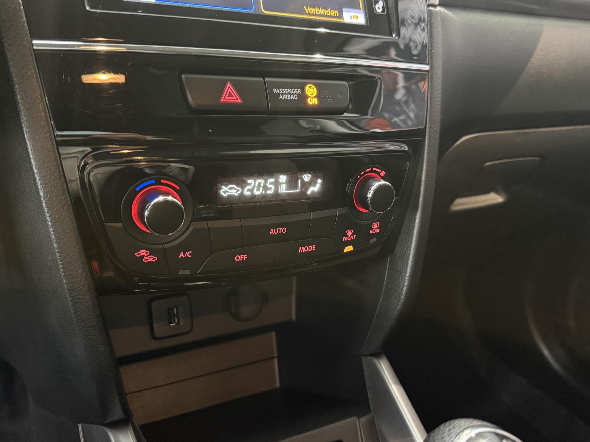 Foto 16 van Suzuki Vitara 1.4 Boosterjet Select Smart Hybrid Navigatie