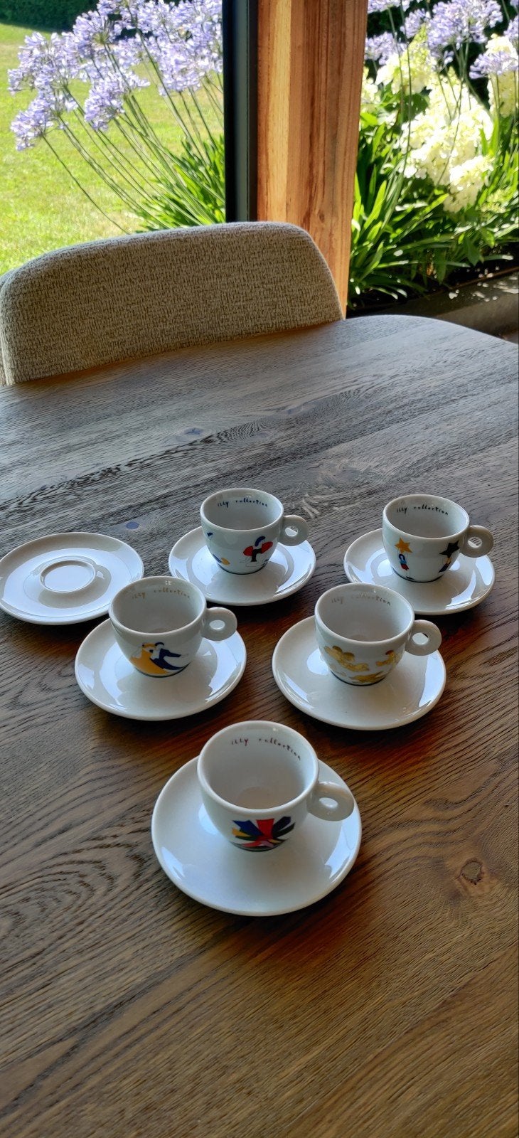 Illy Collection espresso kopjes - 5 stuks met schotels, Gebruikt, Ophalen of Verzenden, Kop(pen) en/of Schotel(s), Porselein