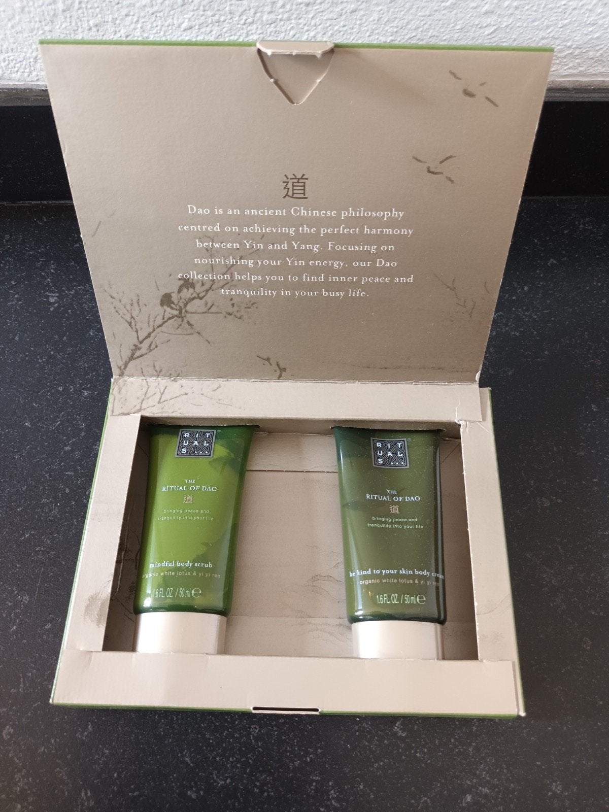 The Ritual of Dao~ Scrub en bodycream, Ophalen of Verzenden, Nieuw, Bodylotion, Crème of Olie