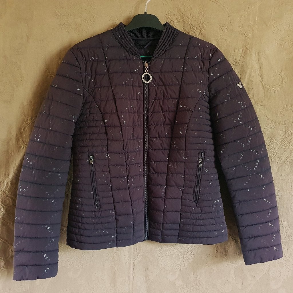 Guess zwart winter jack doorgestikt winterjack L valt als M, Maat 38/40 (M), Guess, Zwart, Ophalen of Verzenden