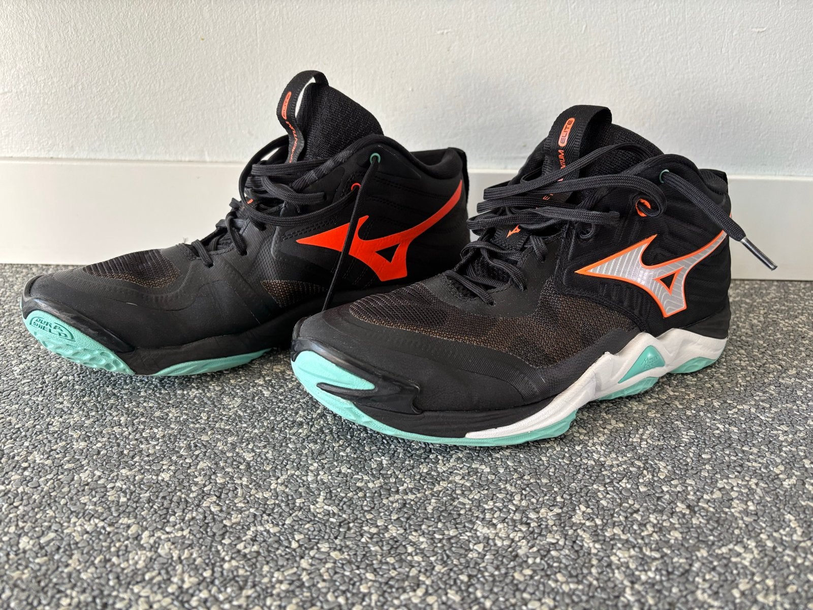 Mizuno Wave Momentum Elite Mid - maat 42,5., Sport en Fitness, Ophalen, Gebruikt, Schoenen