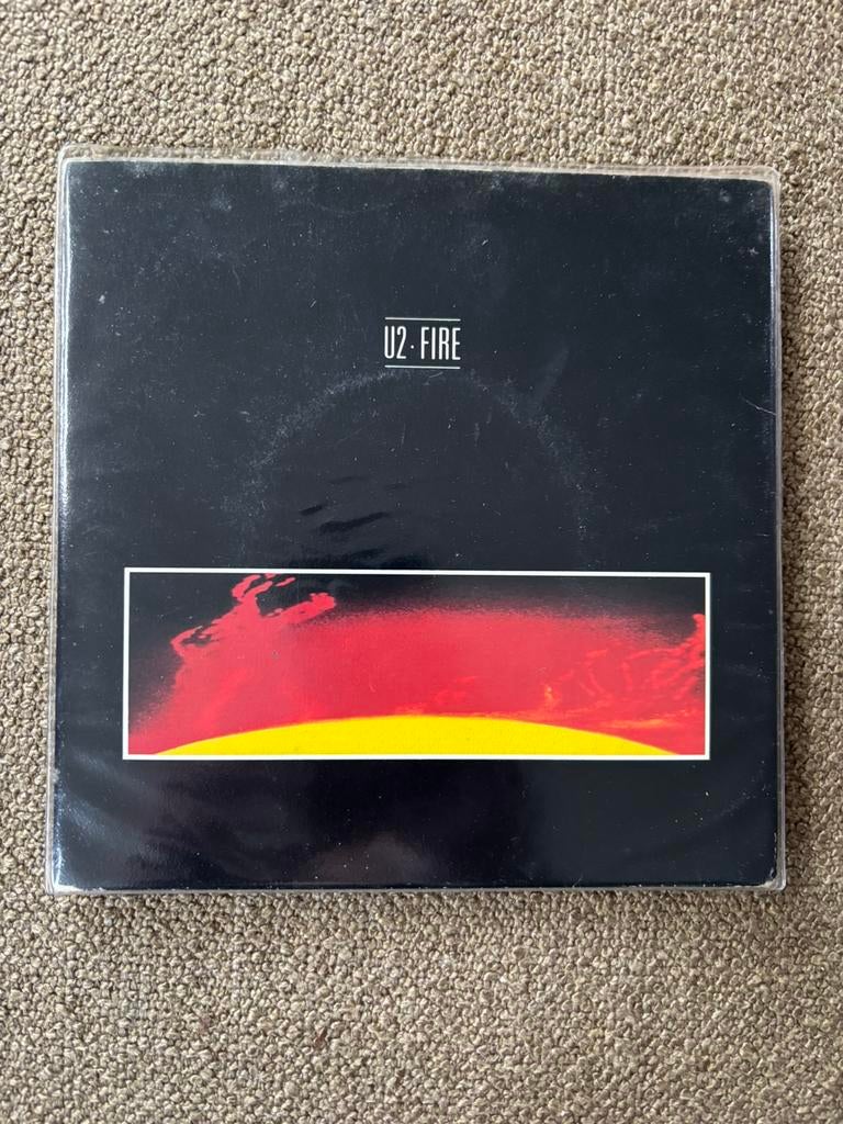 U2 - Fire ( double single incl 3 live tracks ), Cd's en Dvd's, Vinyl Singles, Ophalen of Verzenden, Zo goed als nieuw, 7 inch