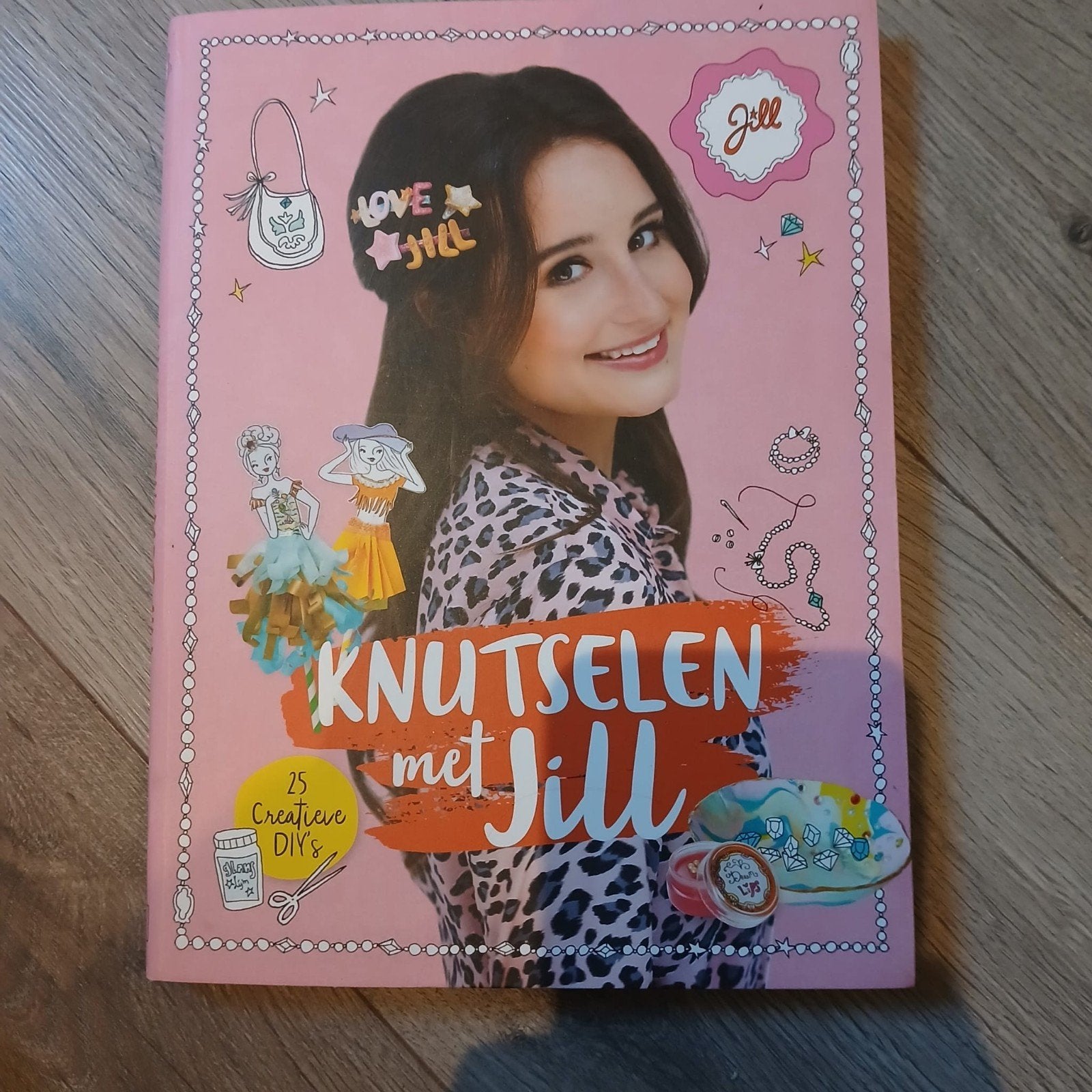 Knustelen met Jill - Creatieve DIY's voor jong en oud, Ophalen, Gelezen, Jill Schirnhofer, Non-fictie