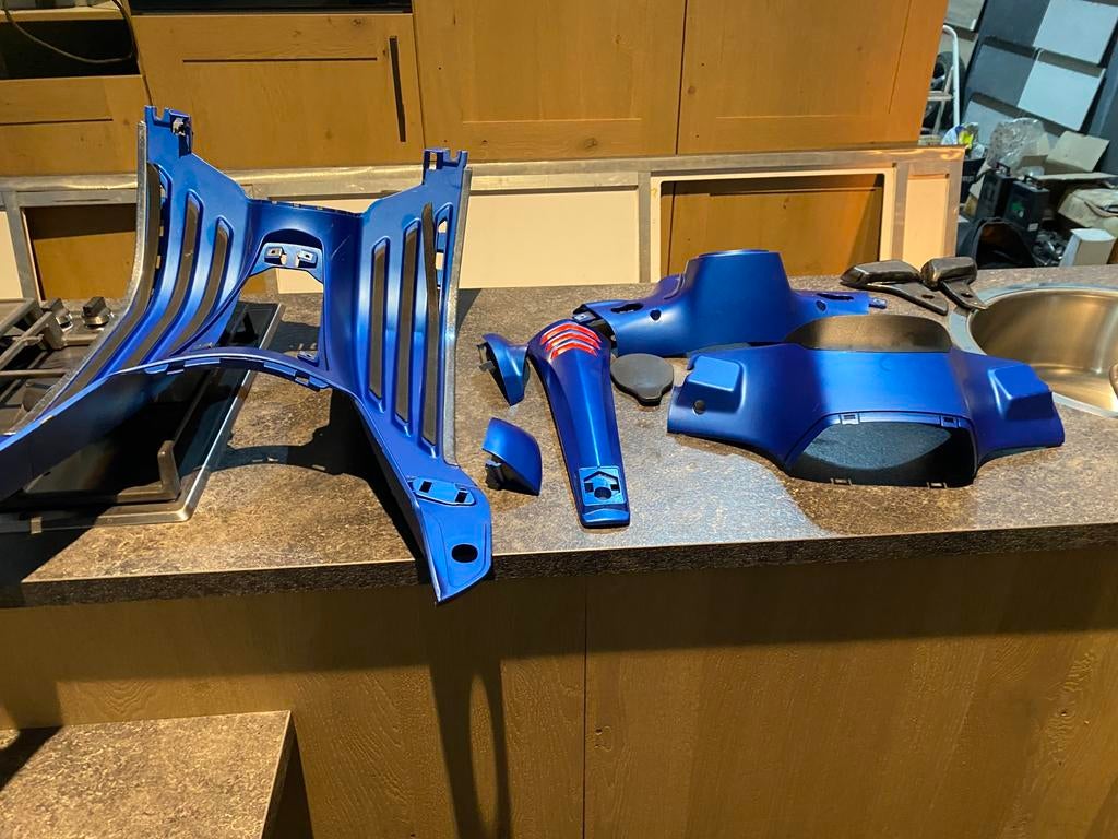 Vespa Sprint/Primavera binnenset blauw – topstaat, F, C, Ophalen of Verzenden, Zo goed als nieuw