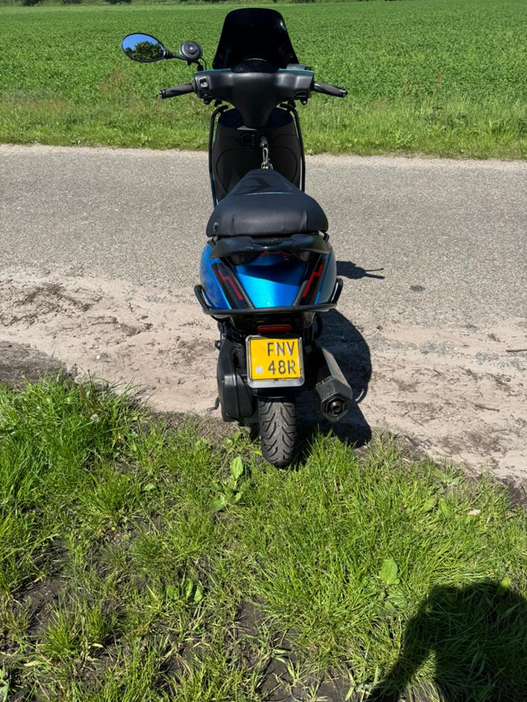 Bomvol zip 80cc 2023, Fietsen en Brommers, Scooters | Piaggio, Gebruikt, Zip, Maximaal 45 km/u, Benzine, Ophalen of Verzenden