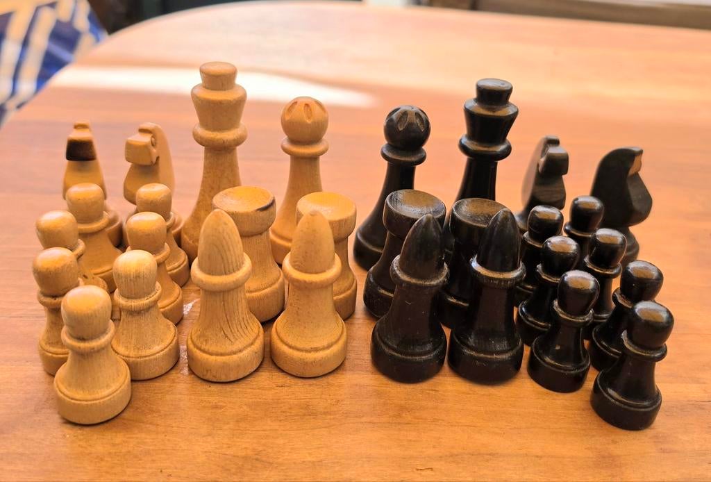 Vintage schaakstukken. Incompleet, Hobby en Vrije tijd, Gezelschapsspellen | Bordspellen, Ophalen of Verzenden, Gebruikt