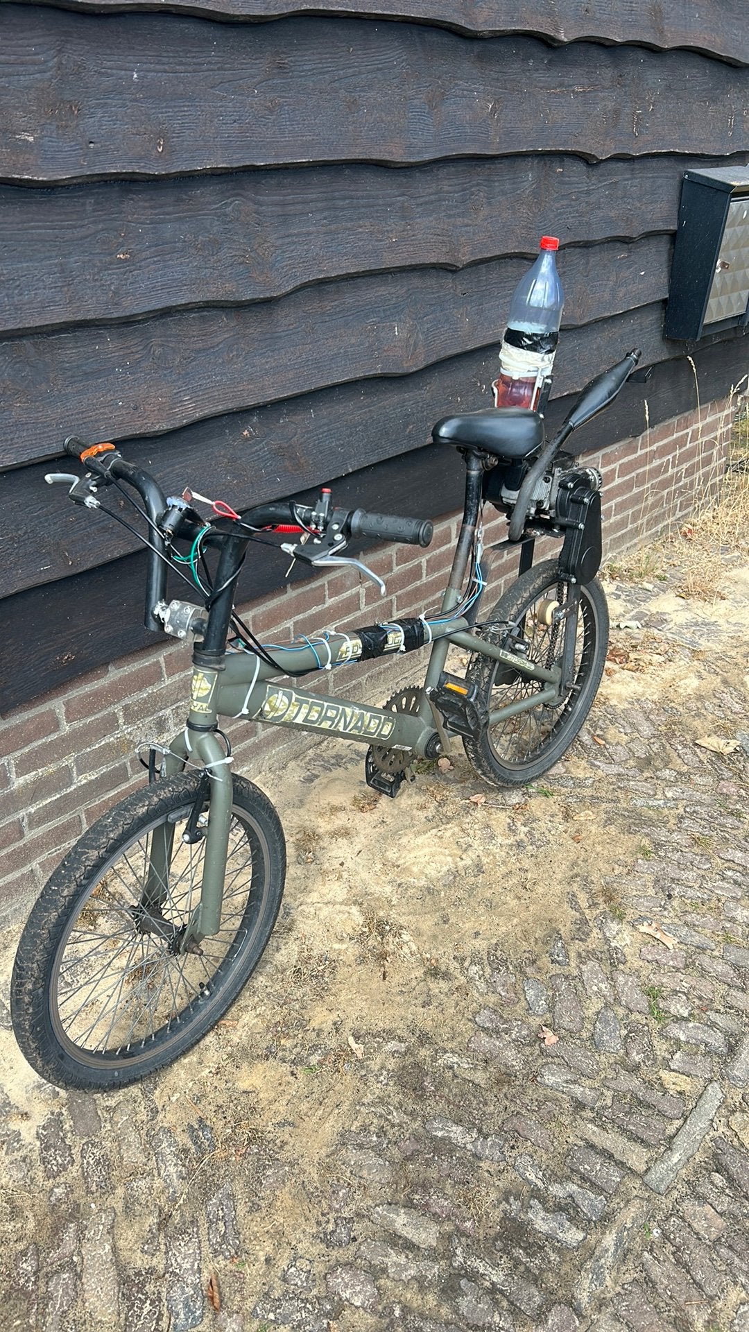 Bmx met motorblok, Ophalen, Zo goed als nieuw, 20 inch of meer