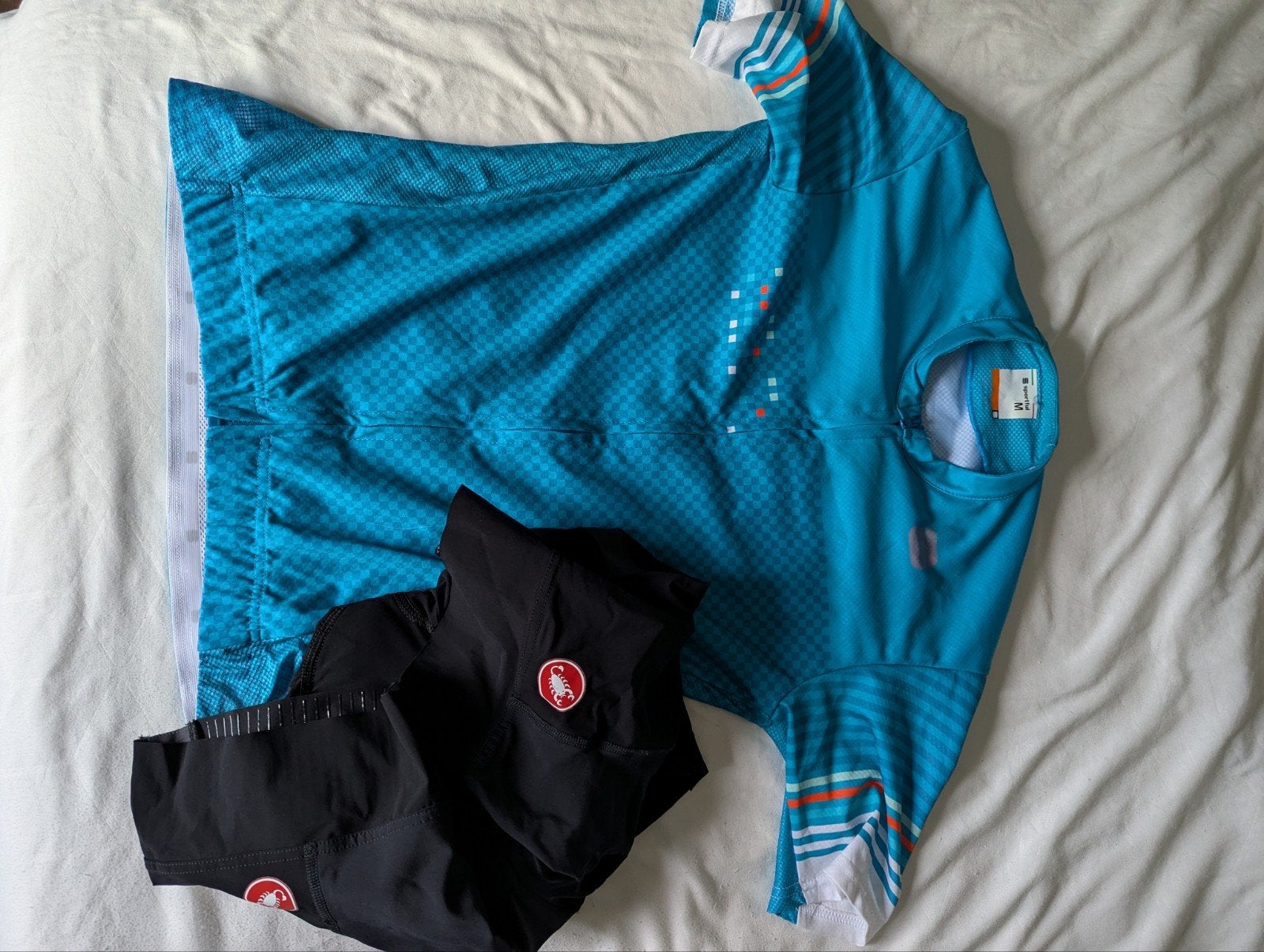 Complete fietskleding set (dame & heer) + ophangsysteem, Fietsen en Brommers, Fietsaccessoires | Fietskleding, Gebruikt, Dames