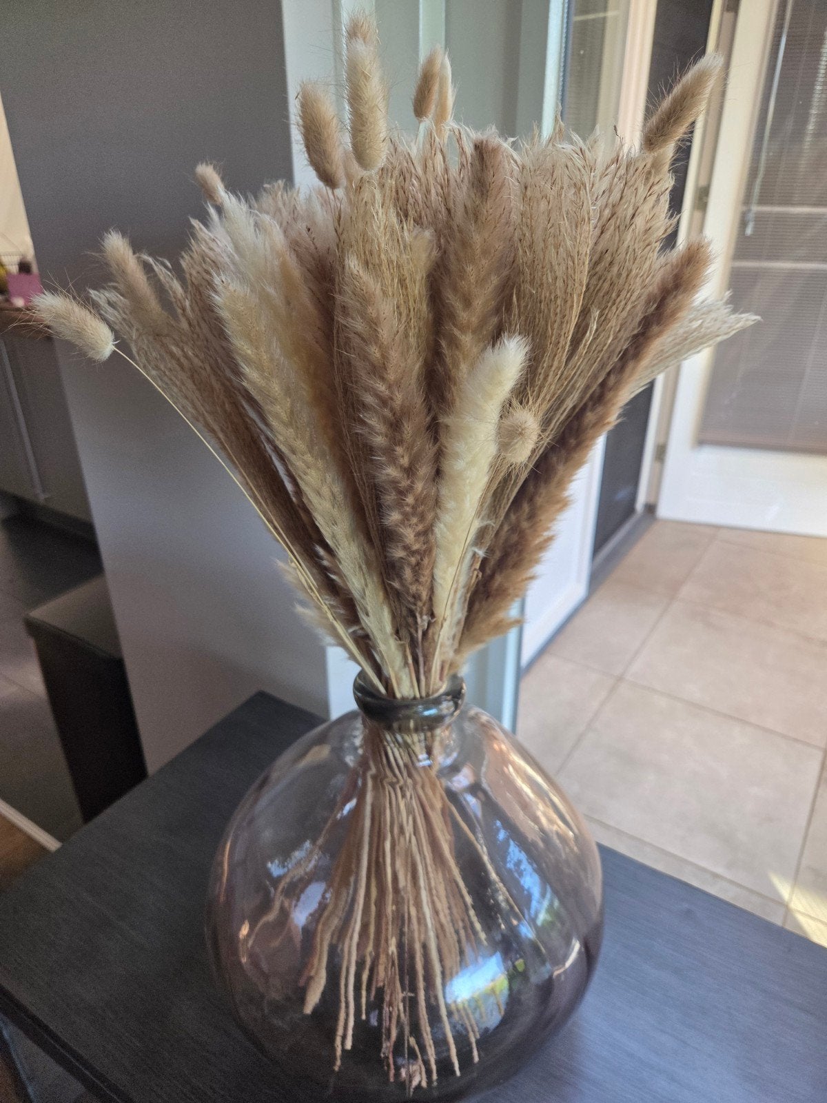 Vaas met decoratie (droogbloemen), Ophalen