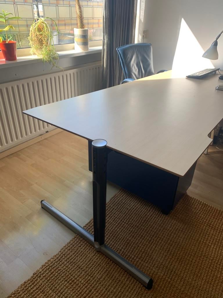 GISPEN bureau, Ophalen, Gispen, 100 cm, In hoogte verstelbaar