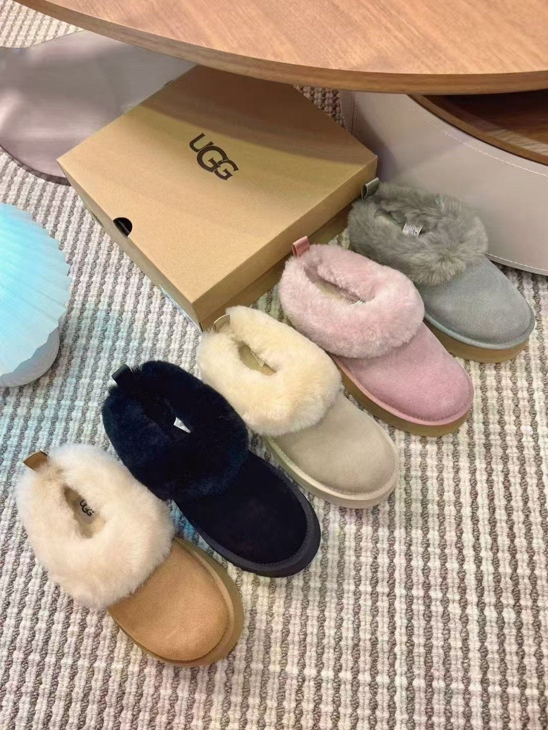 UGG Classic Ultra Mini Alp Glow in diverse kleuren, UGG, Verzenden, Zwart, Lage of Enkellaarzen
