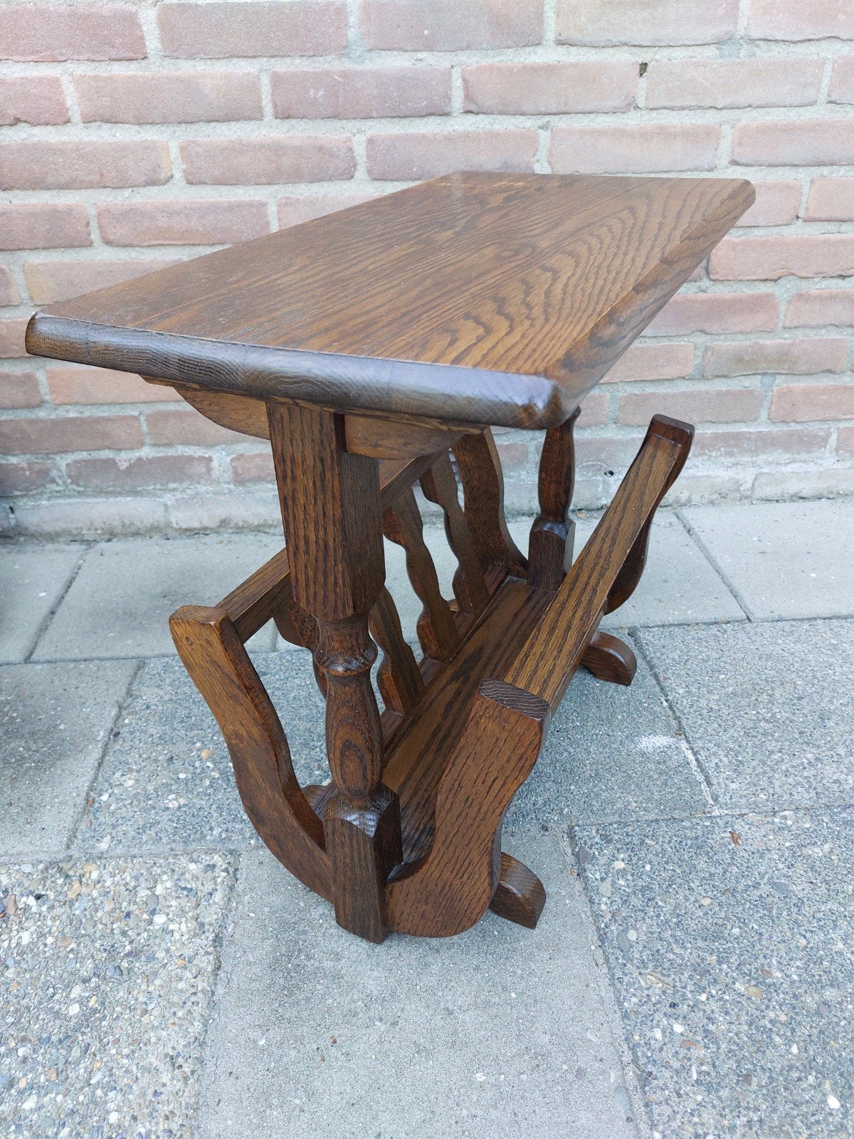 Eiken vintage krantenbak / bijzettafel, Huis en Inrichting, Woonaccessoires | Krantenbakken en Lectuurbakken, Ophalen, Gebruikt