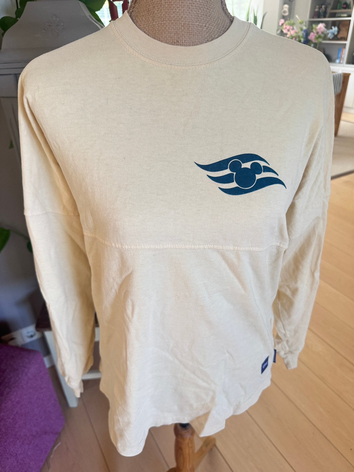 Official disney cruise line spirit jersey yellow, Ophalen of Verzenden, Overige figuren, Gebruikt, Kleding of Textiel