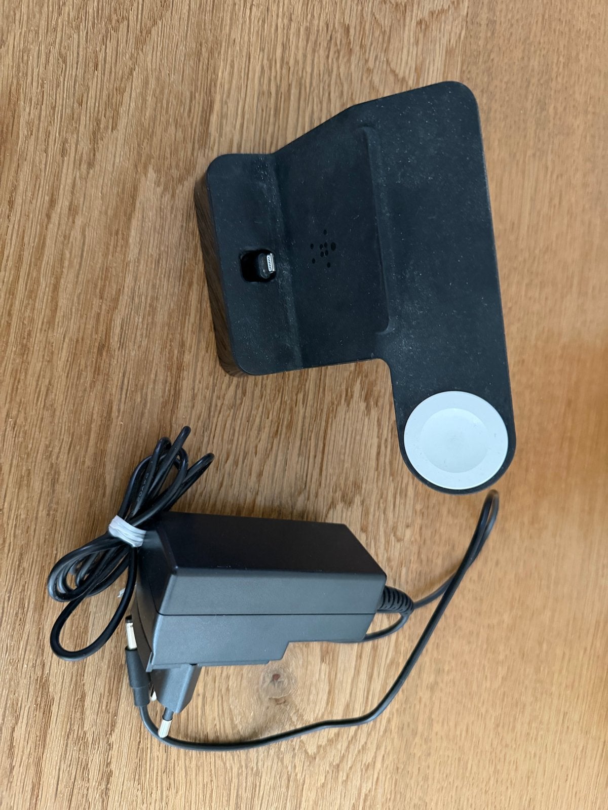 Belkin Oplaadstation met Lightning en Apple Watch lader, Telecommunicatie, Mobiele telefoons | Telefoon-opladers, Ophalen, Gebruikt