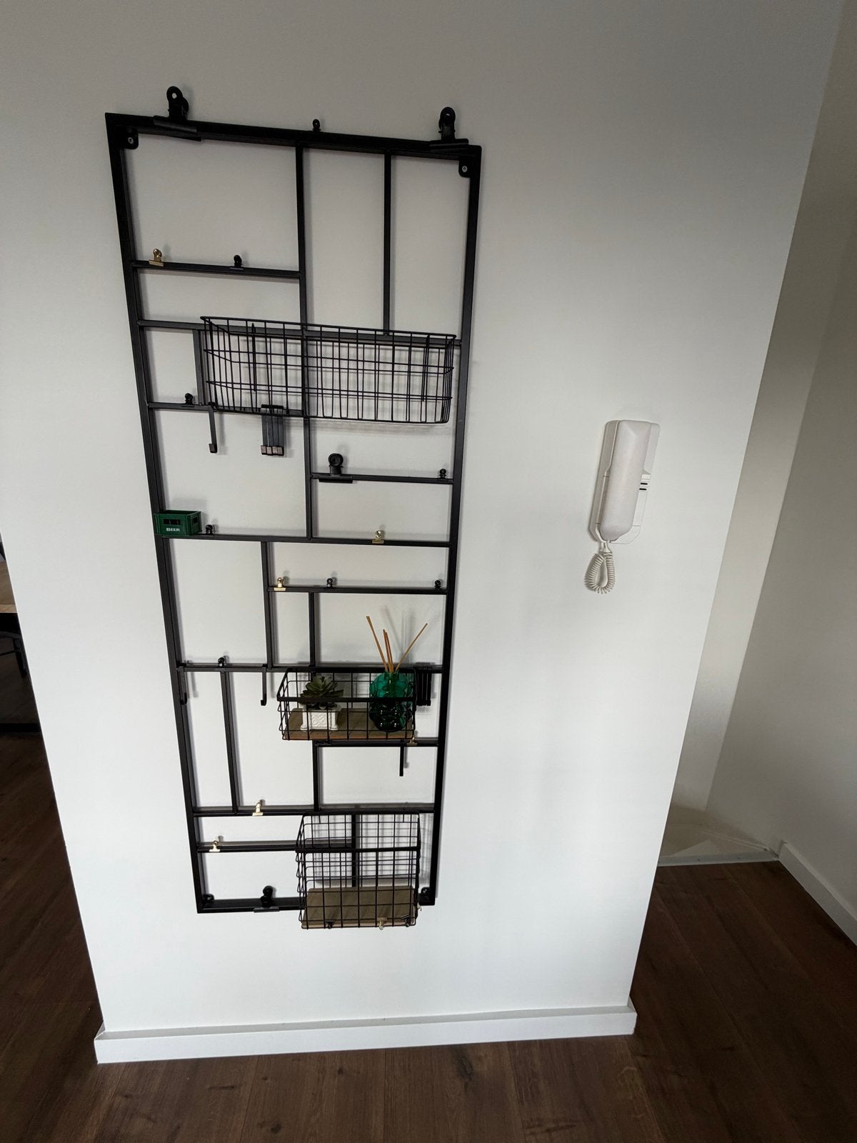 Zwart metalen wandrek met mandjes 150x55, Ophalen, Zo goed als nieuw