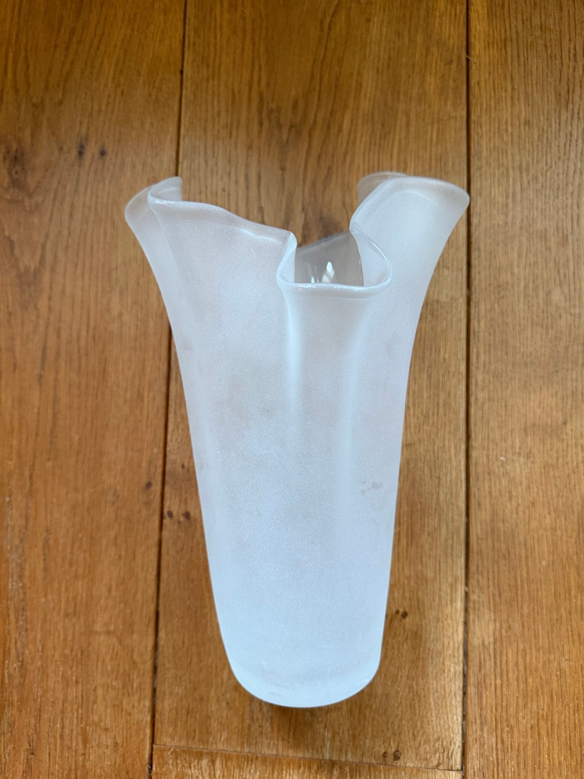 Zakdoekvaas / waaiervaas van mat glas - Uniek design, Huis en Inrichting, Verzenden