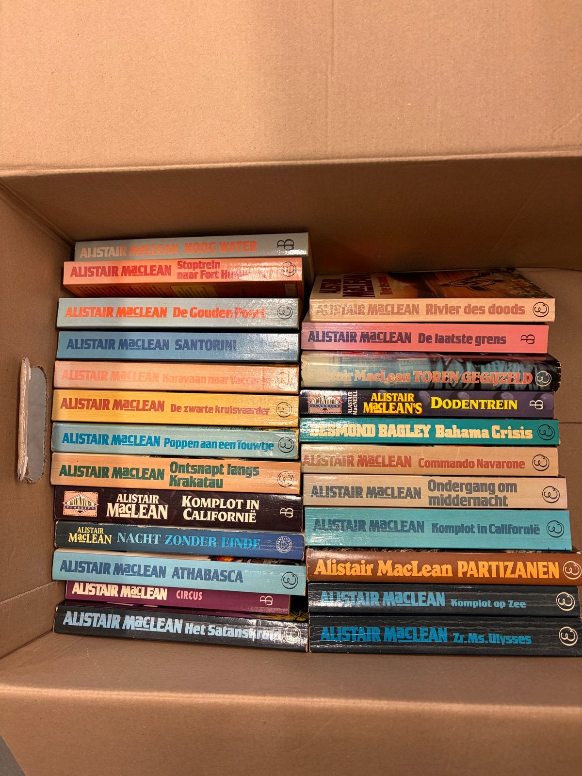 Grote collectie Alistair MacLean boeken, Ophalen, Gelezen