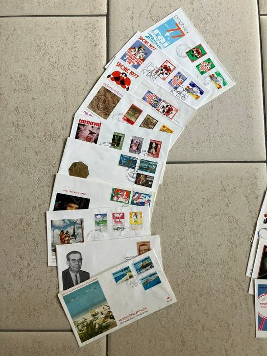 112 x 1e dag enveloppen Nederlandse Antillen 1976-1985, Postzegels en Munten, Postzegels | Eerstedagenveloppen, Ophalen of Verzenden