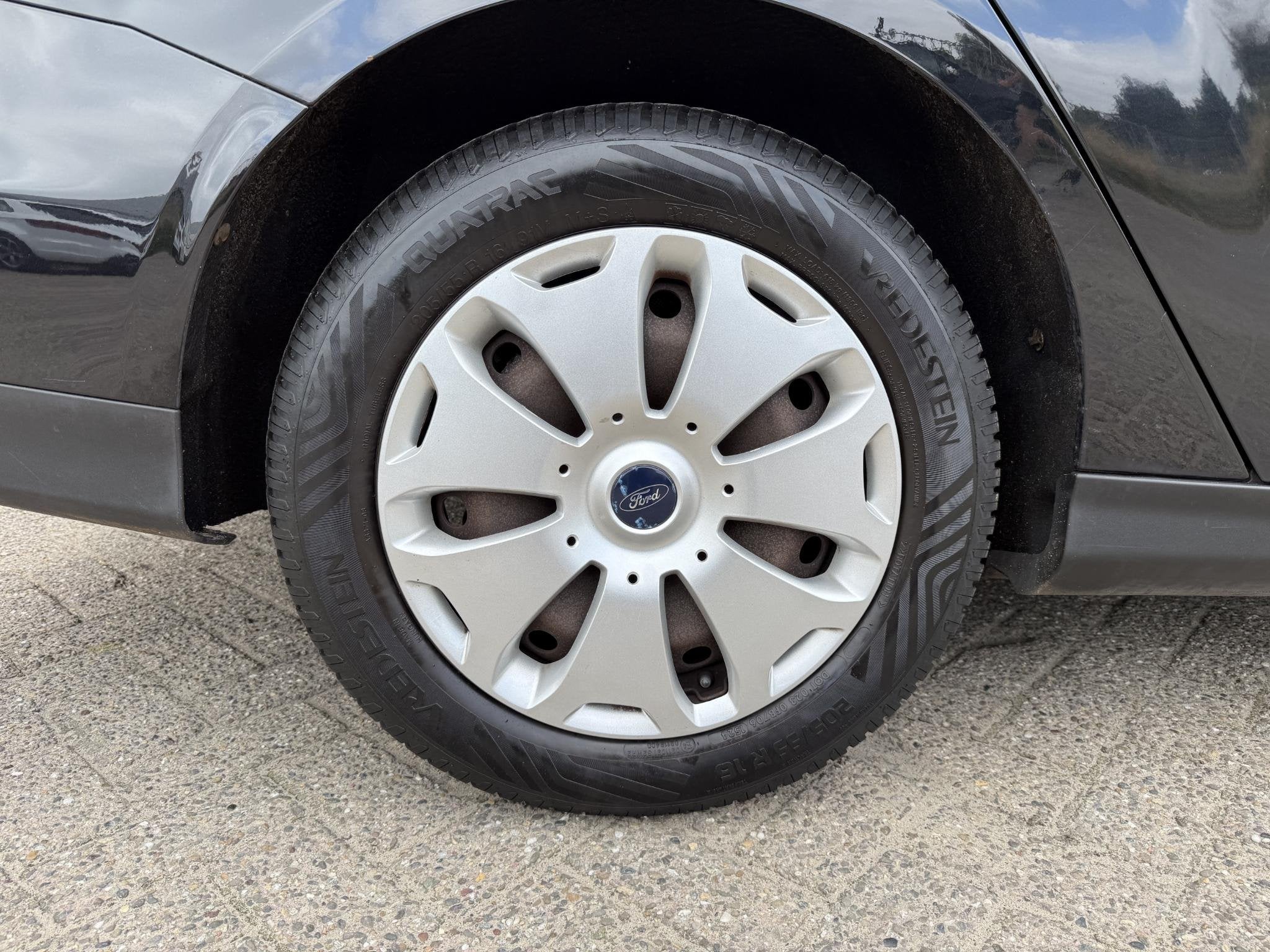 Ford Focus Wagon 1.0 EcoBoost Trend | Distributie v.v | PDC, Euro 5, Gebruikt, Zwart, Handgeschakeld