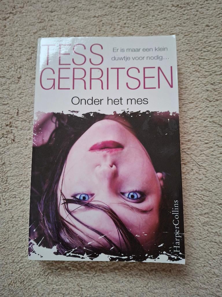Onder het mes, schrijfster Tess Gerritsen, Ophalen of Verzenden, Zo goed als nieuw, Tess Gerritsen