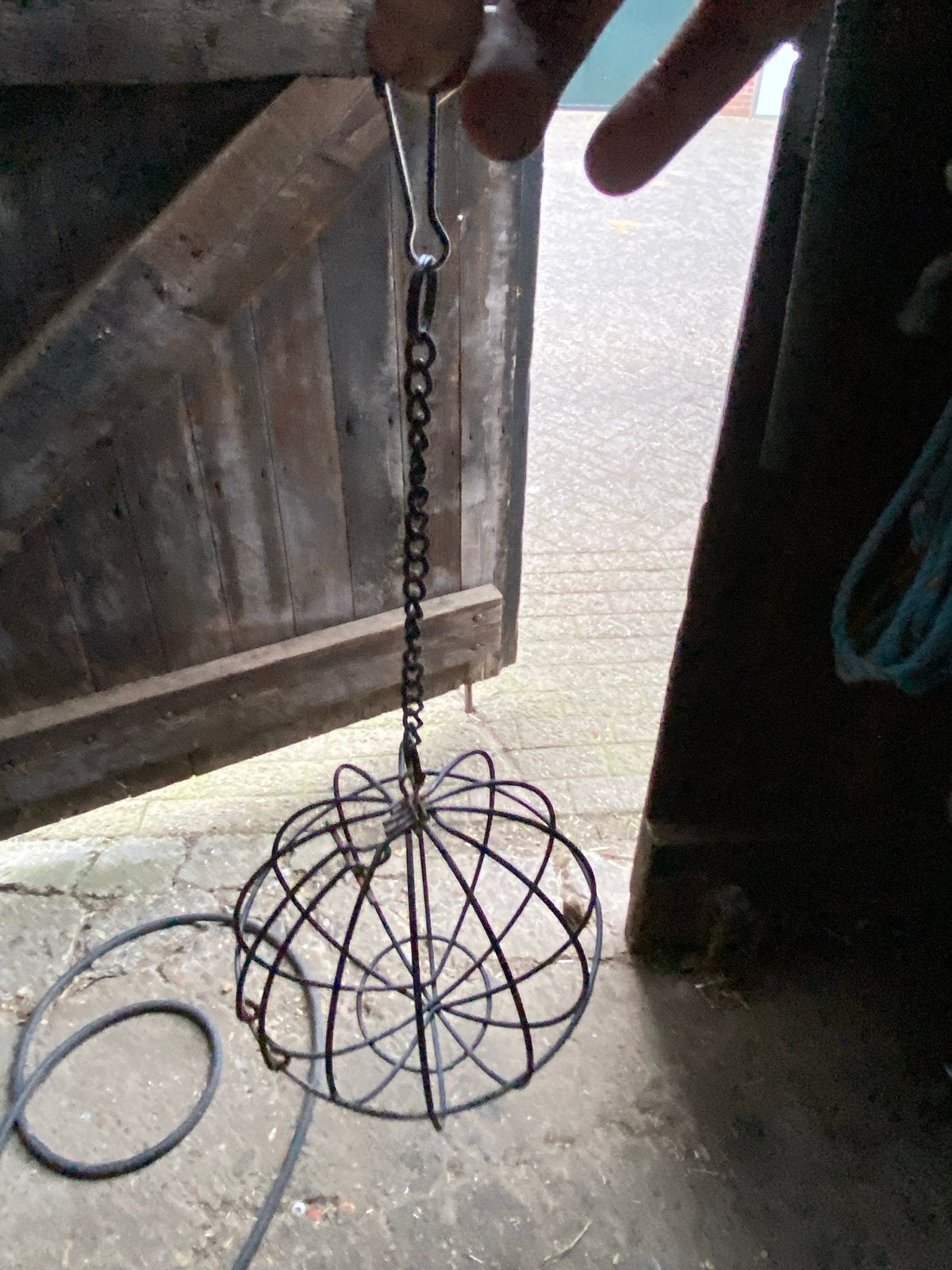 Hooi hanger, Ophalen