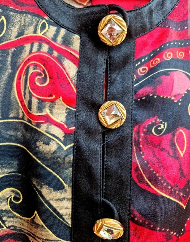Super gave vintage gothic/retro rode blouse met print, Ophalen of Verzenden, Zo goed als nieuw, Maat 46/48 (XL) of groter, Rood