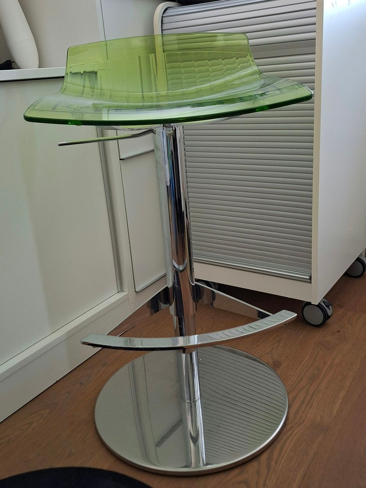 Mooie design (bar) kruk te koop, Ophalen, Kunststof, In hoogte verstelbaar, 60 tot 90 cm