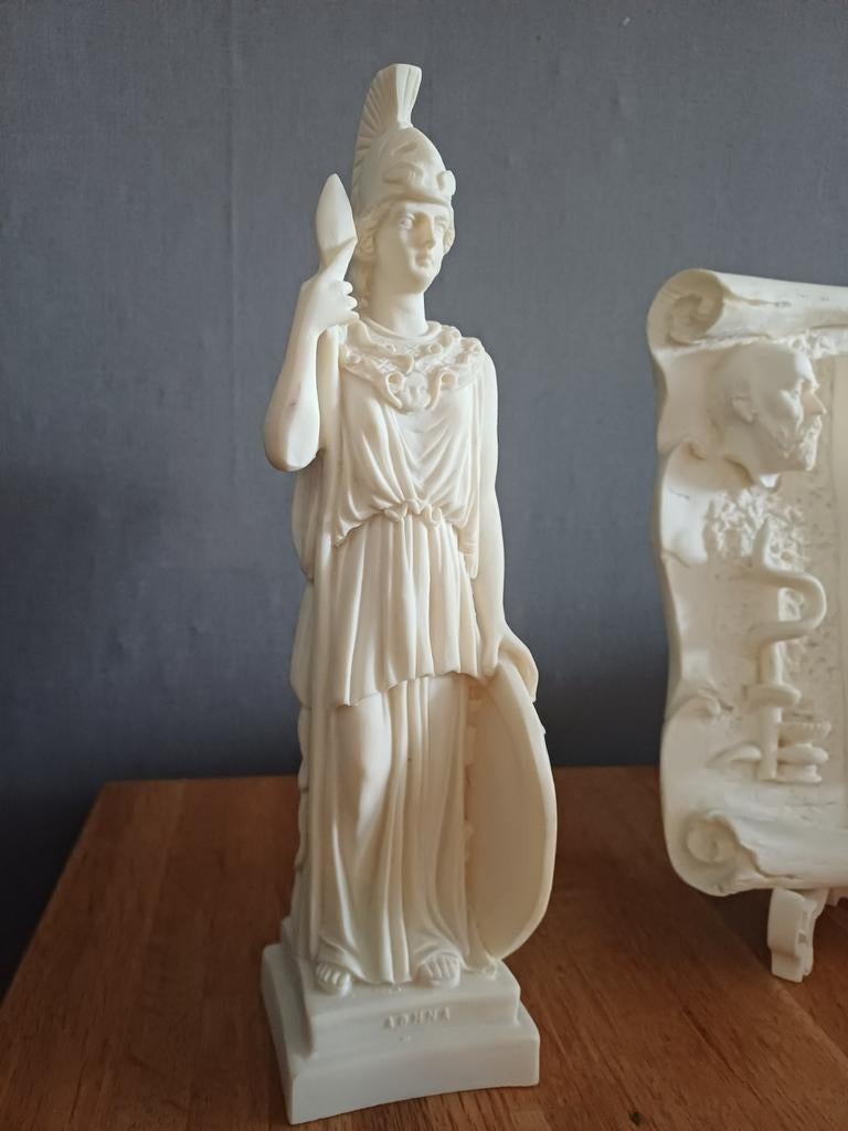 Wit albasten beeldje Griekse godin Athena - 26.5 cm hoog, Ophalen of Verzenden, 20 - 50 cm, Beeld, Op sokkel
