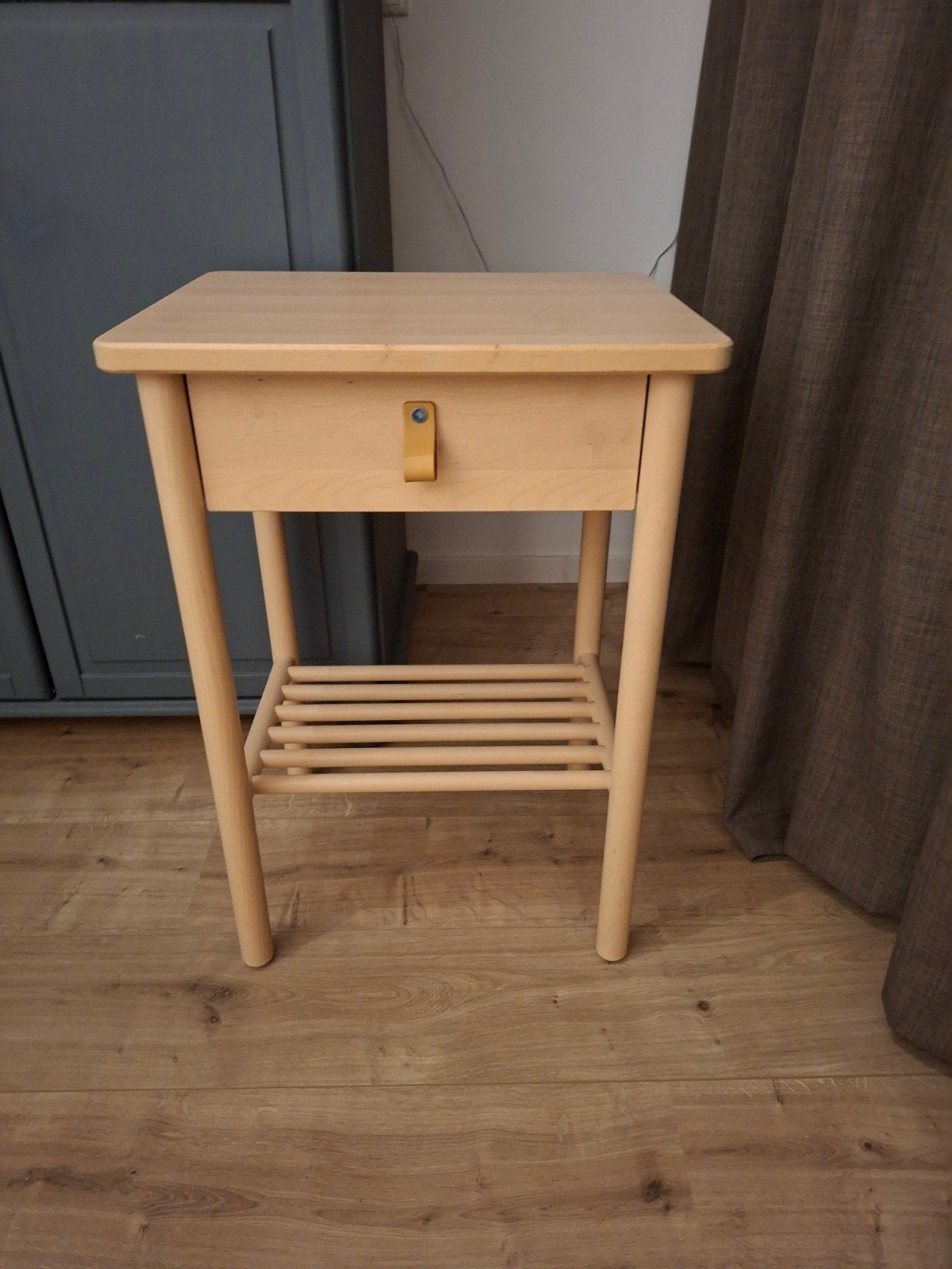 Nachtkastje Ikea Björksnäs te koop, Ophalen, Zo goed als nieuw, Minder dan 45 cm