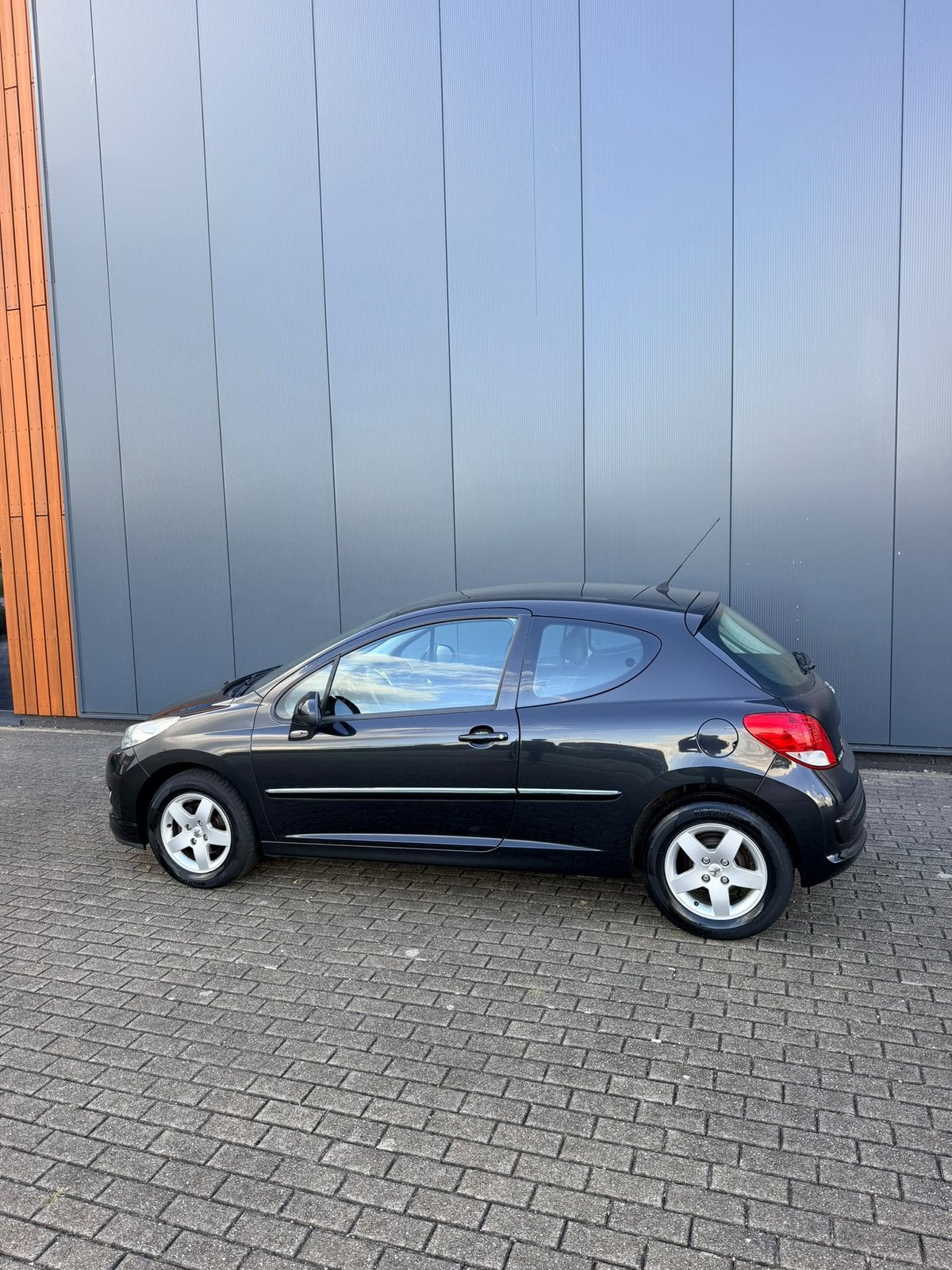 Peugeot 207 1.4 VTI 2011 Zwart, Auto's, Voorwielaandrijving, Euro 5, Stoelverwarming, Zwart